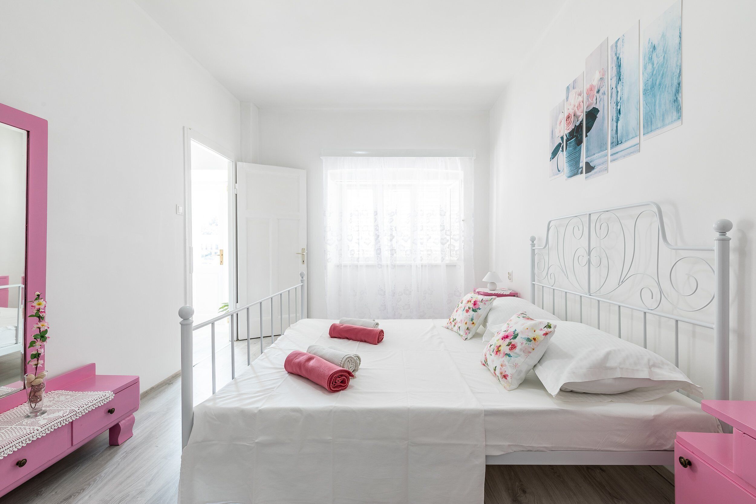 House (Three Bedroom Holiday Home with Sea V) | 3 bedrooms, free WiFi