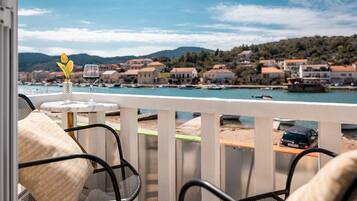 Ferienhaus (Three Bedroom Holiday Home with Sea V) | Balkon