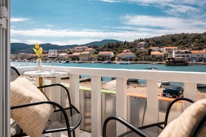 House (Three Bedroom Holiday Home with Sea V) | Balcony