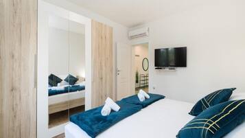 Apartment (Three Bedroom Apartment with Terrace ) | 6 bedrooms, cribs/infant beds, free WiFi