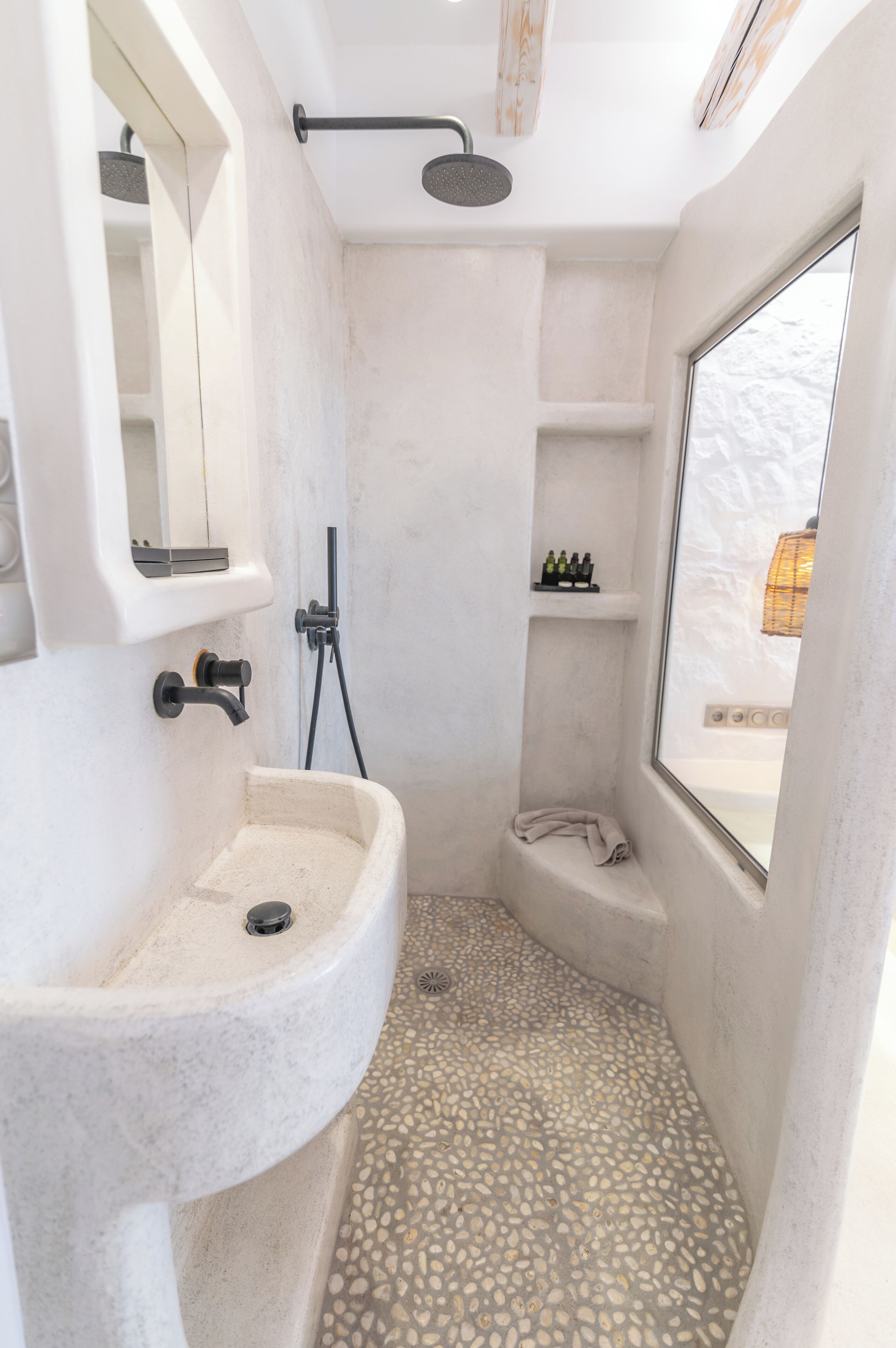 Deluxe Apartment, 2 Bedrooms, Sea View, Oceanfront | Bathroom | Free toiletries, hair dryer, bathrobes, slippers