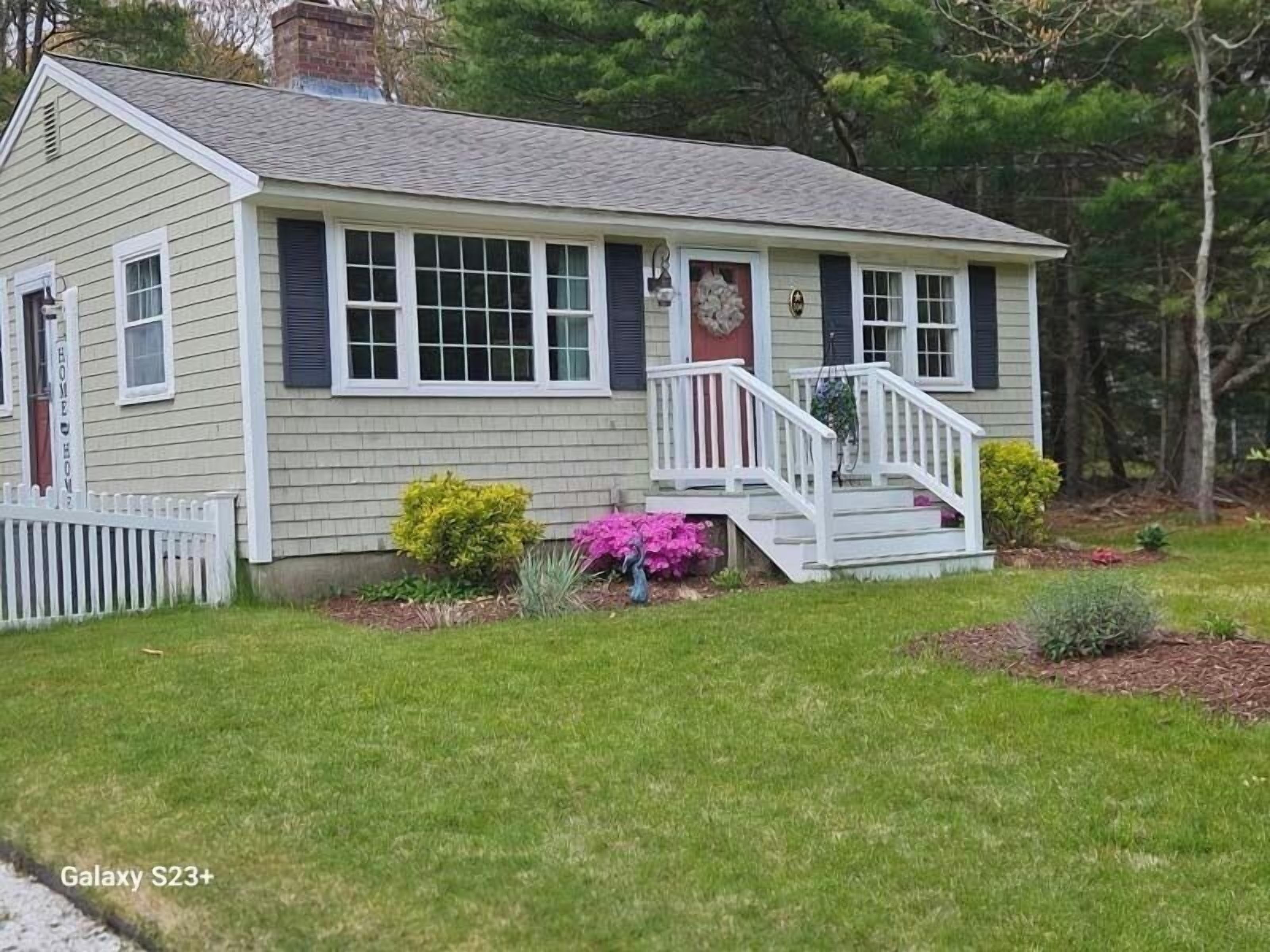 Newly listed for summer 2024. Lovely cottage in Cotuit. RPMS146