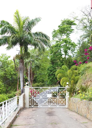 Property grounds - The View: Goodwood Park Luxury Townhouse with pool just outside the city. (Goodwood Park)