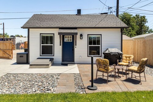 Urban Cottage in Denver’s RiNo District - 5 minutes from Downtown Denver