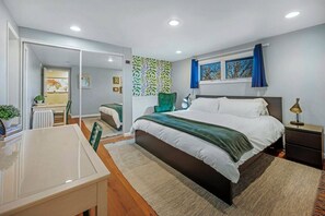 4 عدّة غرف نوم ومكتب ومكواة/لوح كي وسرير سفر