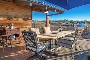 Outdoor dining - Breathtaking Views in North Castle Pines (Castle Rock)