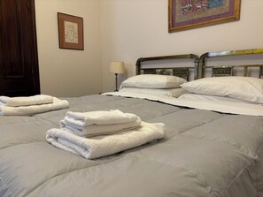 经典双人房 | 客房内保险箱、特色家居、笔记本电脑工作区、免费 WiFi