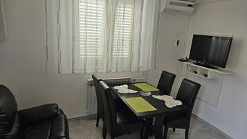 32-inch flat-screen TV with cable channels