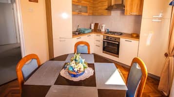 Apartment (Apartments Amalia - Two Bedroom Apart) | Dining room