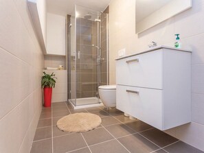 Apartment (Two Bedroom Apartment with Swimming P) | Bathroom | Shower, towels