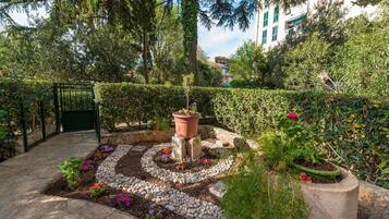 开间 (Studio Apartment with Terrace) | 外观