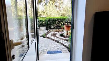 开间 (Studio Apartment with Terrace) | 餐厅