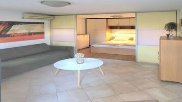 开间 (Studio Apartment with Terrace) | 免费 WiFi