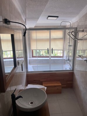 Comfort Double Room, Balcony, Beach View | Bathroom | Free toiletries, hair dryer, towels, soap