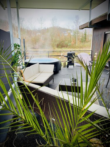 Ferry | Sauna-Whirlpool-Billiard-WeberBBQ