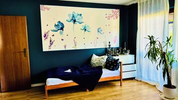 6 bedrooms, in-room safe, desk, iron/ironing board