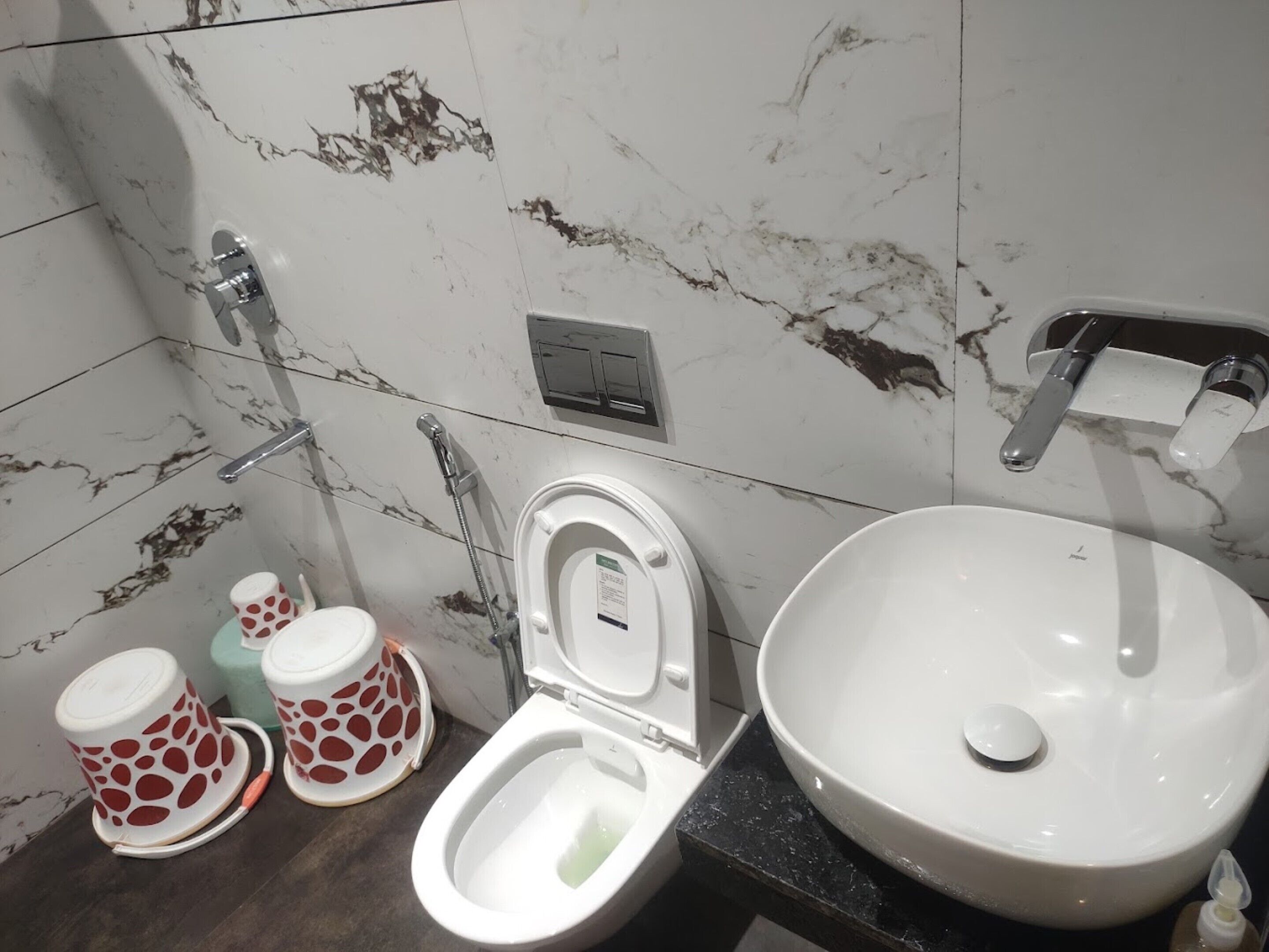 Exclusive Quadruple Room | Bathroom | Towels, soap, shampoo, toilet paper