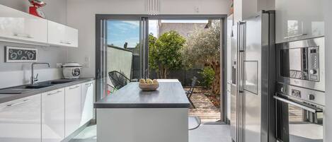 Réfrigérateur, micro-ondes, four, lave-vaisselle