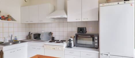 Fridge, microwave, oven, dishwasher