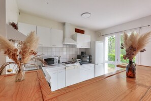 Frigorifero, microonde, forno, lavastoviglie