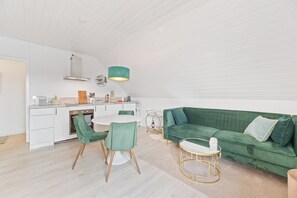 Living area - Perouser Wohlfühloase, Netflix, Eigenständiger Checkin (Rutesheim)