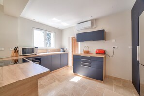 Refrigerador, microondas, horno y lavavajillas 