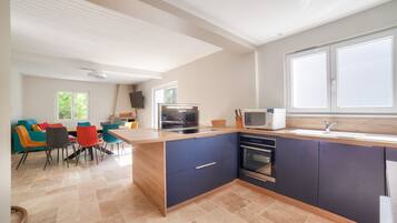 Réfrigérateur, micro-ondes, four, lave-vaisselle