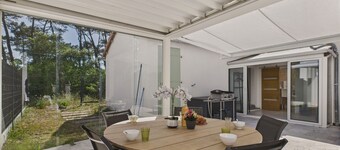 Swimming pool & access to a natural reserve