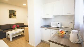 Apartment (Apartment Goge - One-Bedroom Apartmen) | Private kitchen | Fridge