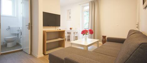 Apartment (Apartment Goge - One-Bedroom Apartmen) | Living room | 32-inch flat-screen TV with digital channels