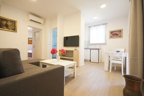 Apartment (Apartment Goge - One-Bedroom Apartmen) | Living room | 32-inch flat-screen TV with digital channels - Apartment Goge (Dubrovnik)