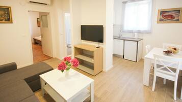 Apartment (Apartment Goge - One-Bedroom Apartmen) | Living room | 32-inch flat-screen TV with digital channels