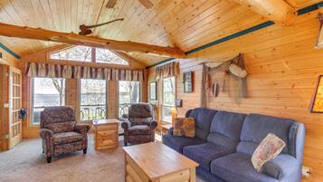 House (5 Bedrooms) | Interior