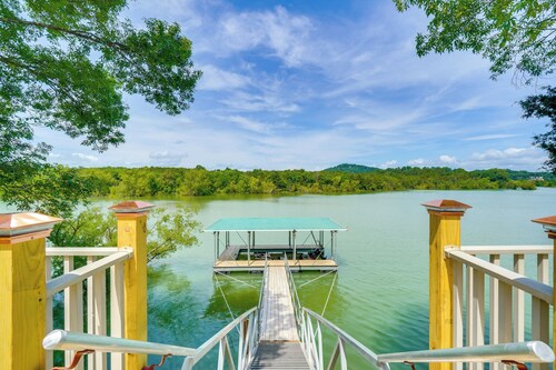 Pet-friendly Douglas Lake Getaway w/ Patio!