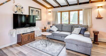Massachusetts Abode w/ Deck & Grill: Near Beaches!