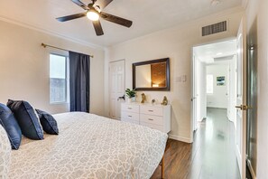 Interior - Bar & Fire Pit: Pet-friendly Phoenix 'La Casita' (Phoenix)