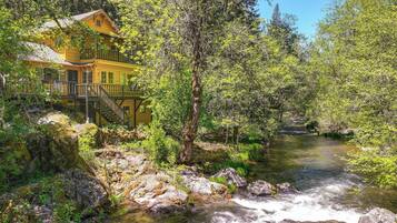 House (3 Bedrooms) | Depan hartanah