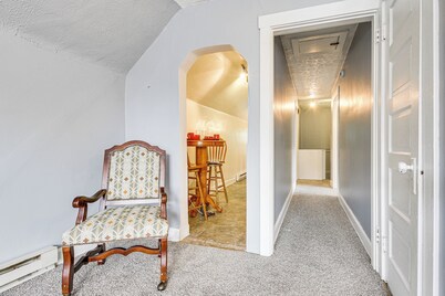 Pet-friendly Cincinnati Apt: 5 Mi to Downtown!