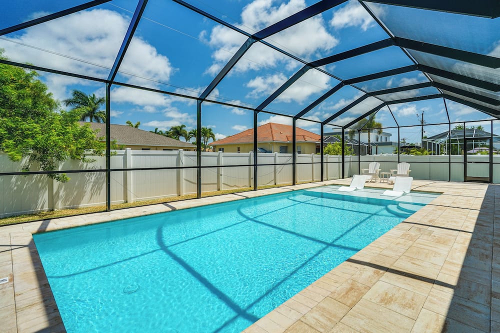 6 Mi to Beach: Cape Coral Home w/ Screened Lanai - Punta Blanca Bay, FL