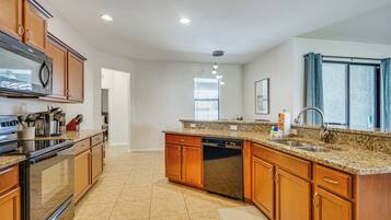 House (4 Bedrooms) | Interior