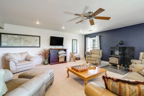 House (2 Bedrooms) | Interior - Sevierville Home w/ Mountain & Countryside Views (Sevierville)