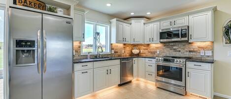 House (4 Bedrooms) | Interior