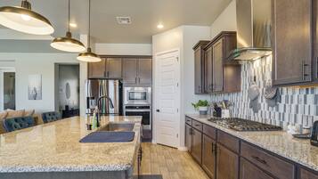 House (3 Bedrooms) | Interior