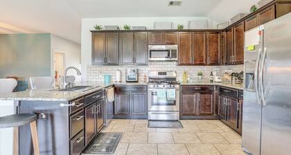 Chic & Relaxing Katy Escape w/ Community Pool!