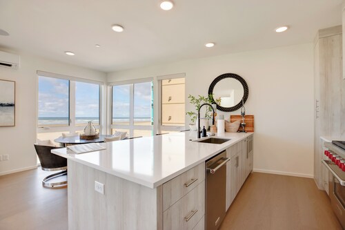 Seaside Vacation Rental: Walk to Beach & Downtown!