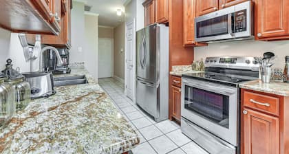 Baton Rouge Retreat w/ Patio, Grill & Fire Pit!