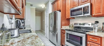Baton Rouge Retreat w/ Patio, Grill & Fire Pit!