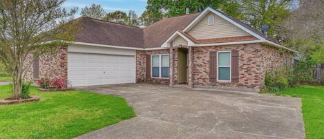 House (3 Bedrooms) | Front of property