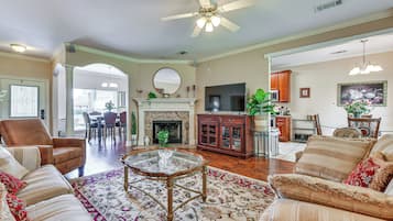 House (3 Bedrooms) | Interior