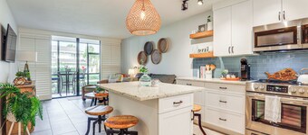 Fort Pierce Condo w/ Screened Porch: Walk to Beach